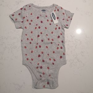 5 for 25$💛old Navy strawberries onesie